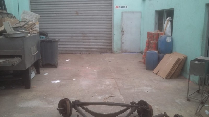 GALPON CON VIVIENDA DE 3 AMBIENTES CON SALIDA A DOS CALLES