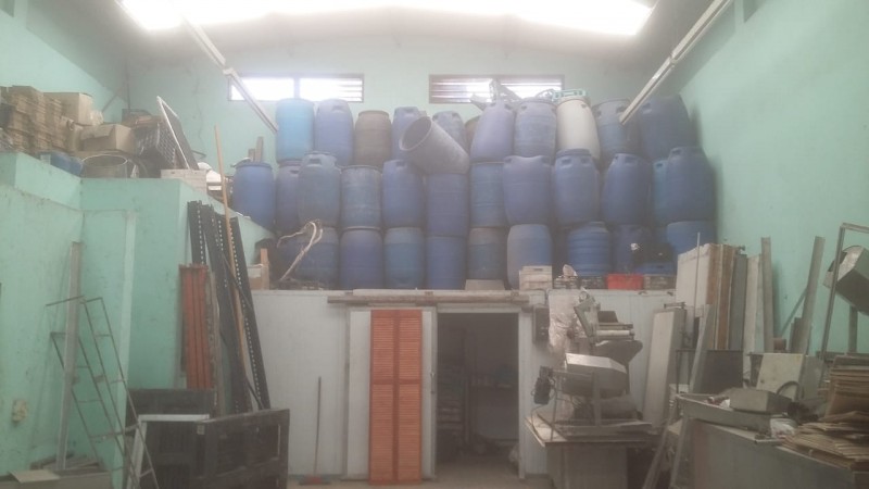 GALPON CON VIVIENDA DE 3 AMBIENTES CON SALIDA A DOS CALLES