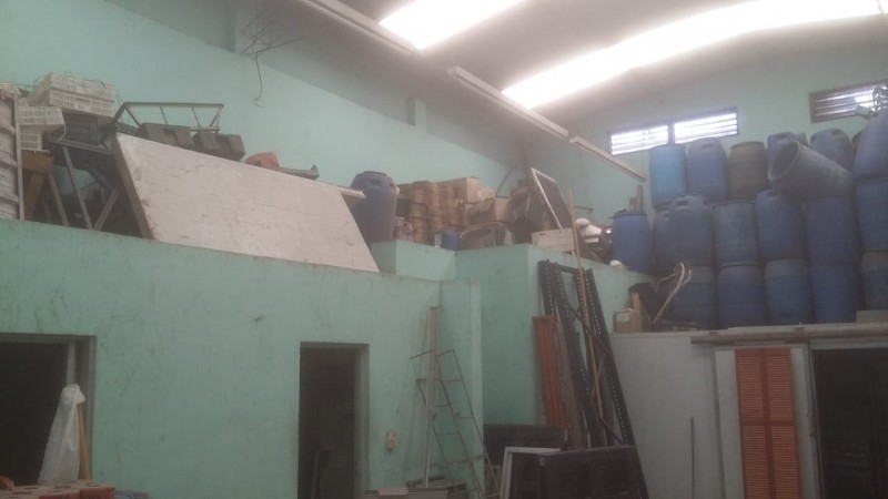 GALPON CON VIVIENDA DE 3 AMBIENTES CON SALIDA A DOS CALLES