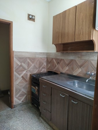 DEPARTAMENTO 2 AMB. AMPLIO, CON BALCON CORRIDO AL FTE.