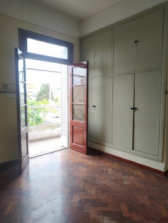 DEPARTAMENTO 2 AMB. AMPLIO, CON BALCON CORRIDO AL FTE.