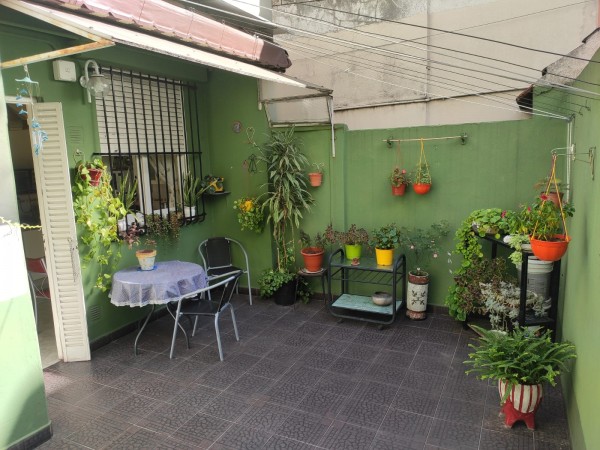 EXCELENTE PH DE 3 AMBIENTES, P.B. FRENTE EN BARRIO NAON