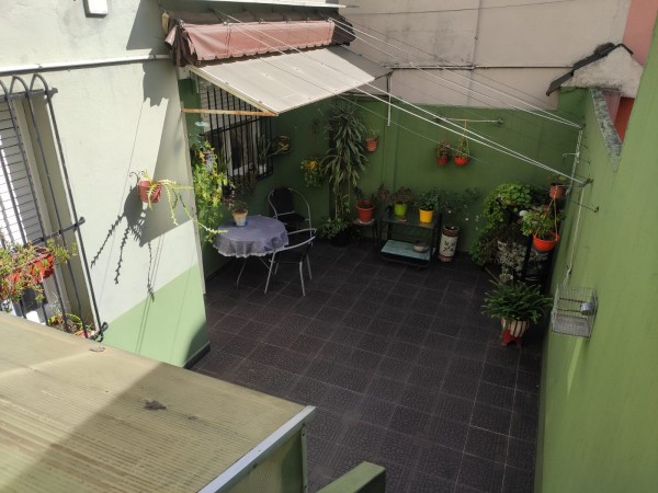 EXCELENTE PH DE 3 AMBIENTES, P.B. FRENTE EN BARRIO NAON