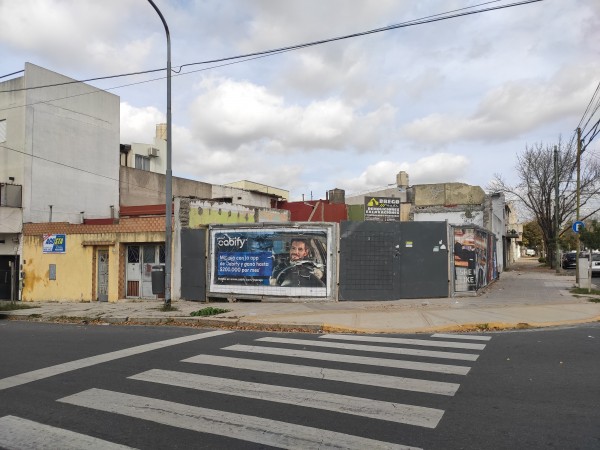 LOTE CON CASA ANTIGUA