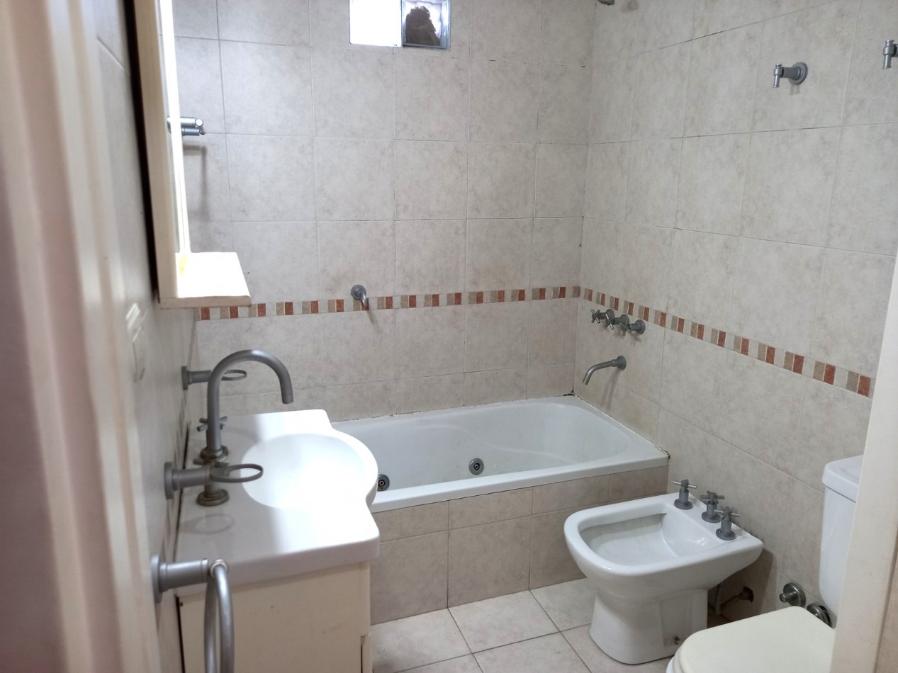 DTO. 2 AMB. EN VENTA CON COCHERA