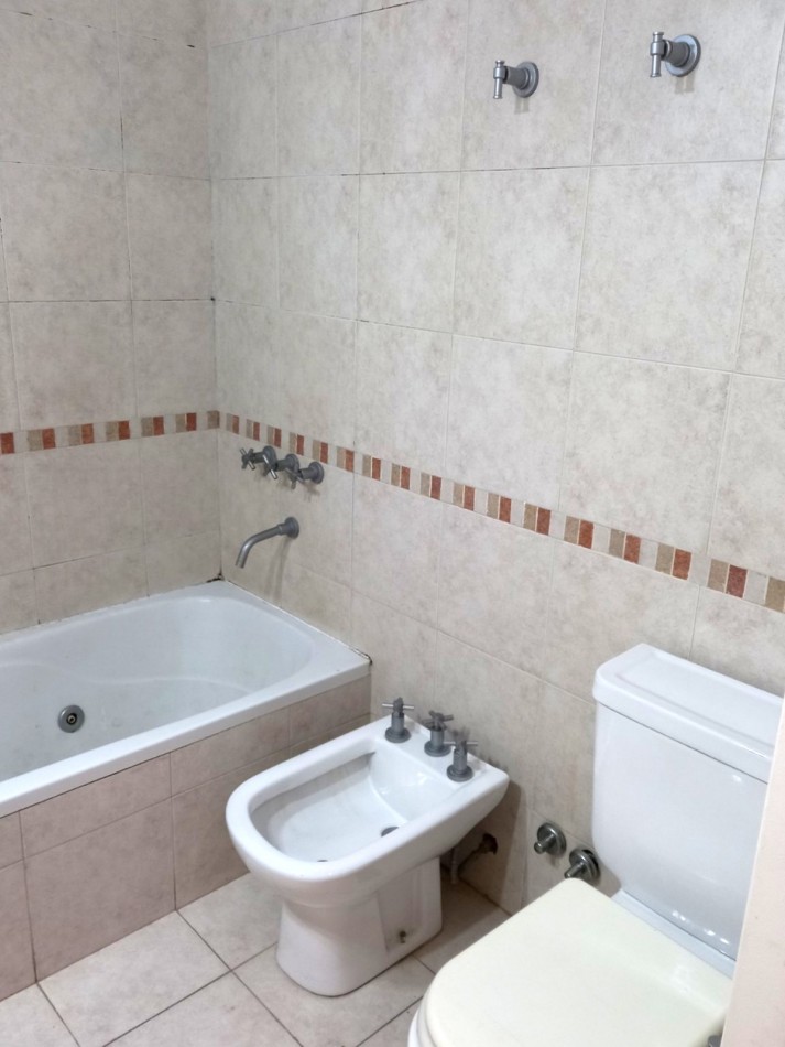 DTO. 2 AMB. EN VENTA CON COCHERA