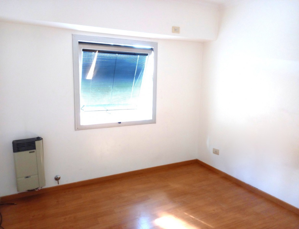 DTO. 2 AMB. EN VENTA CON COCHERA