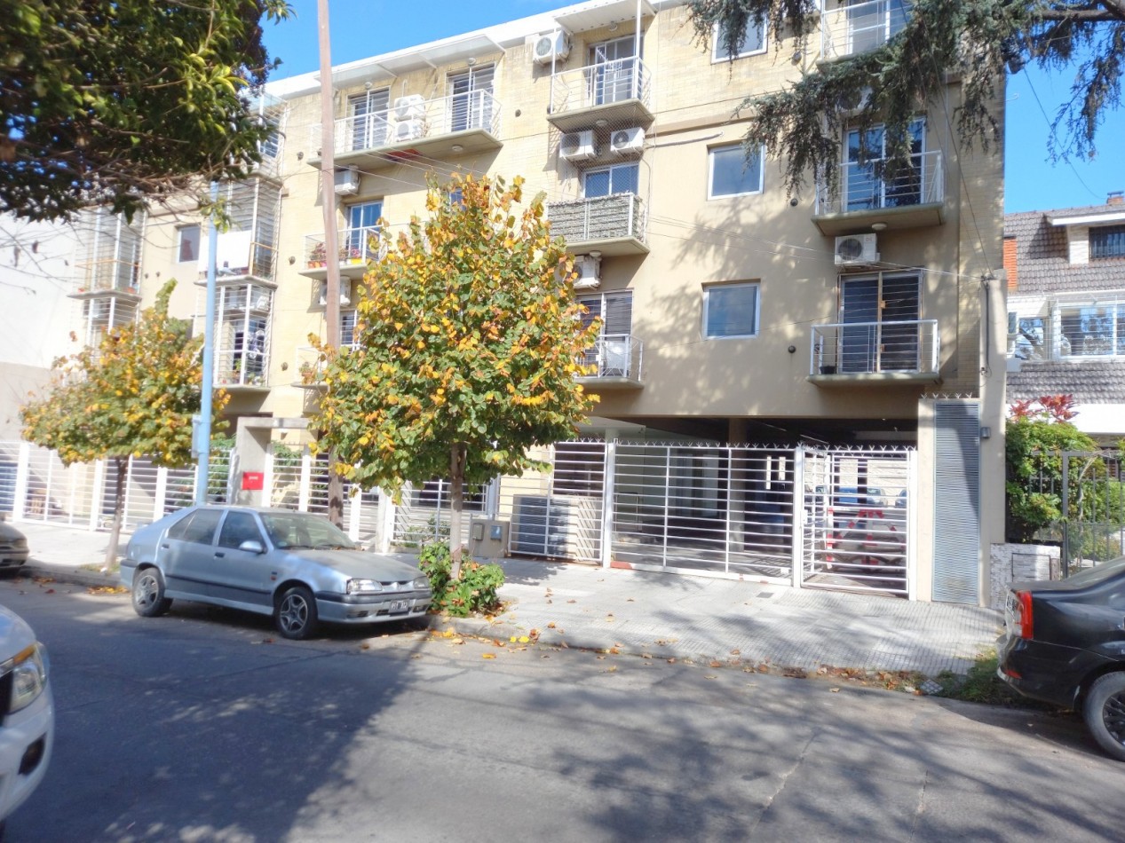 DTO. 2 AMB. EN VENTA CON COCHERA