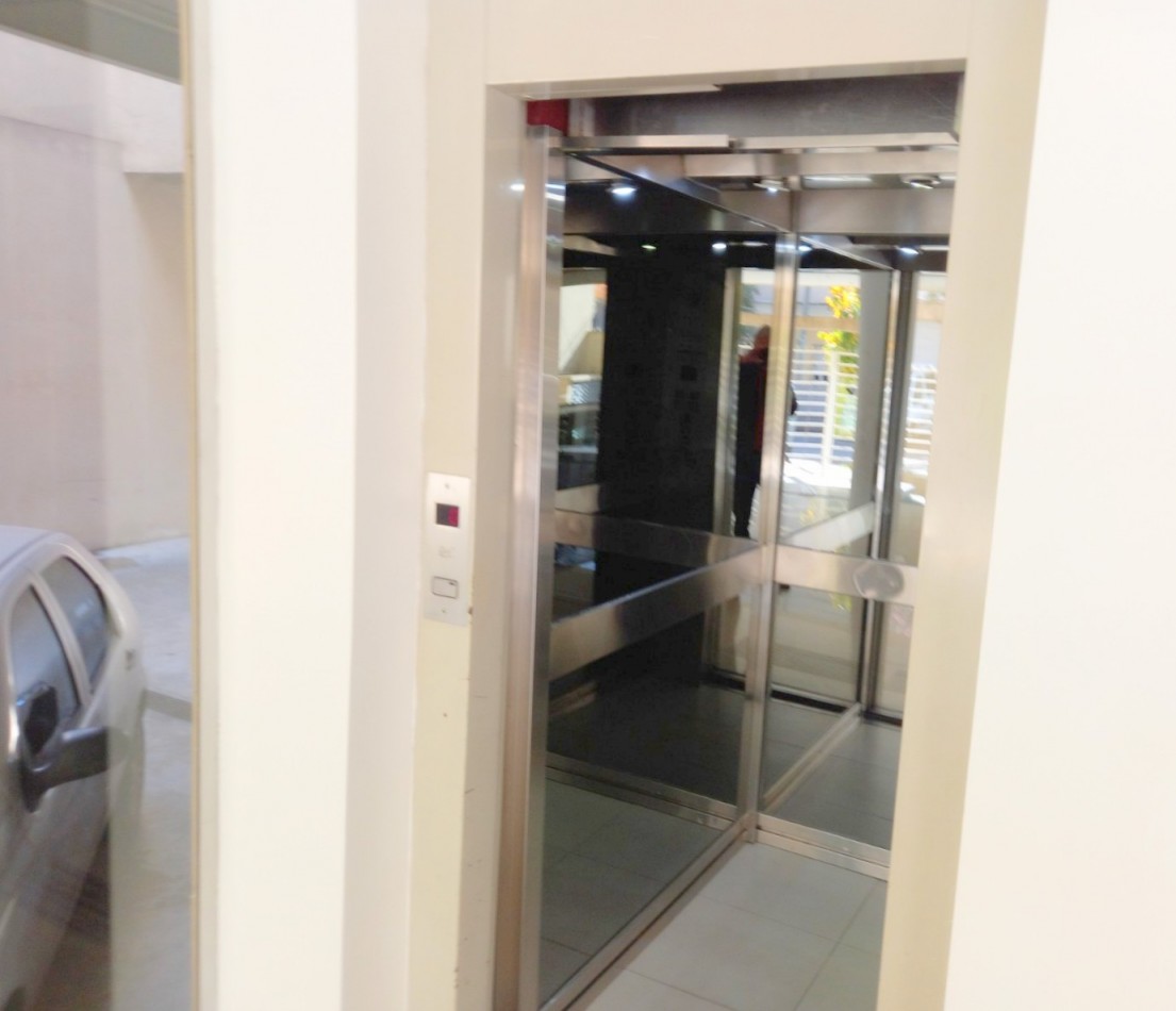 DTO. 2 AMB. EN VENTA CON COCHERA