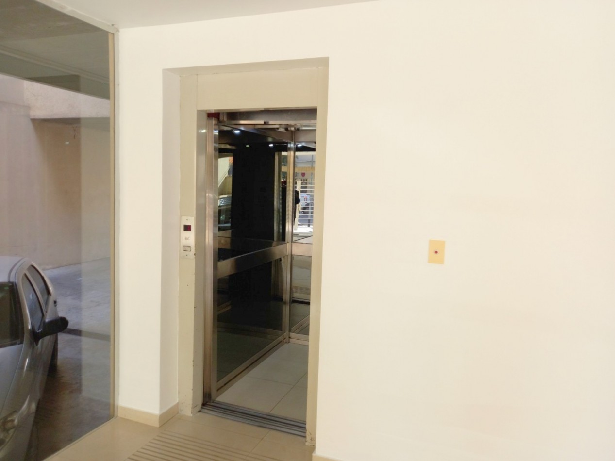 DTO. 2 AMB. EN VENTA CON COCHERA