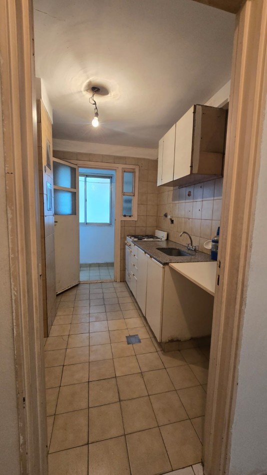 DEPARTAMENTO DE 3 AMBIENTES CON BALCON Y COCHERA