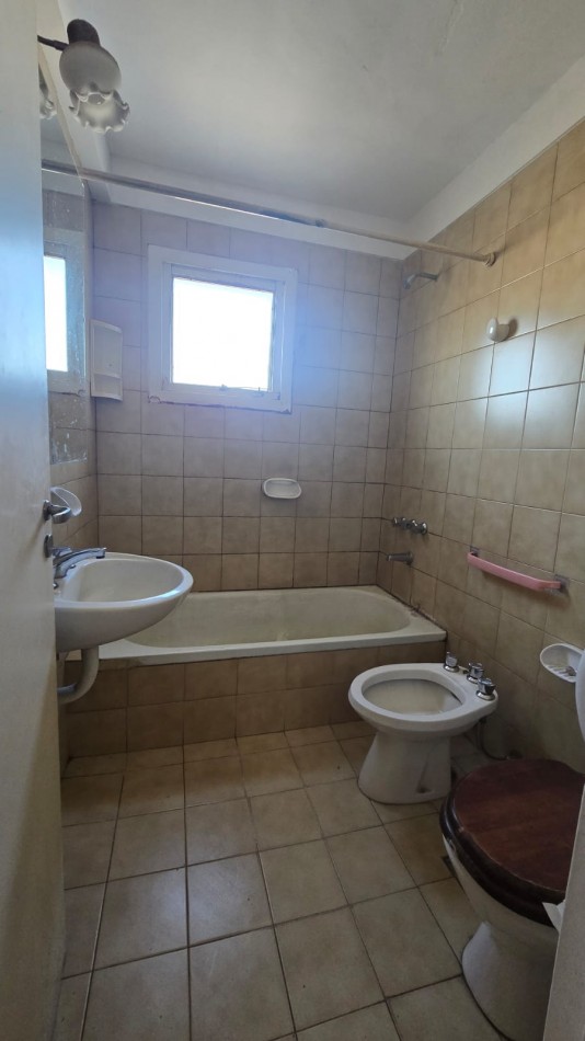 DEPARTAMENTO DE 3 AMBIENTES CON BALCON Y COCHERA