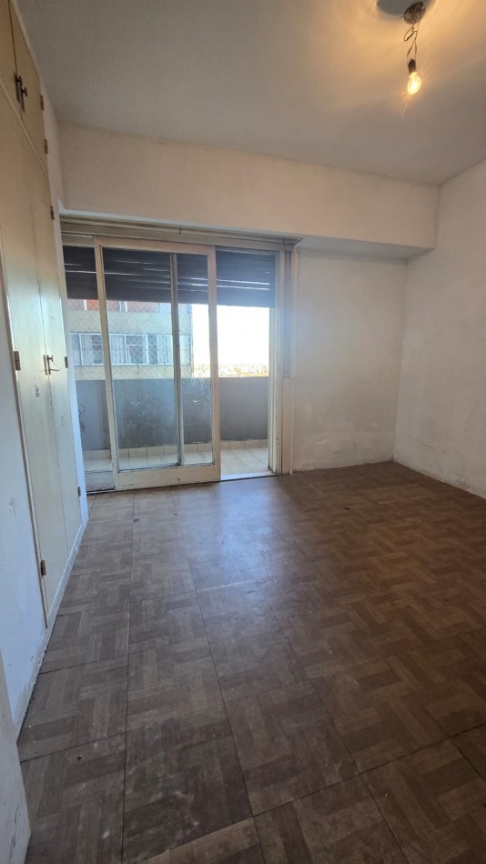 DEPARTAMENTO DE 3 AMBIENTES CON BALCON Y COCHERA