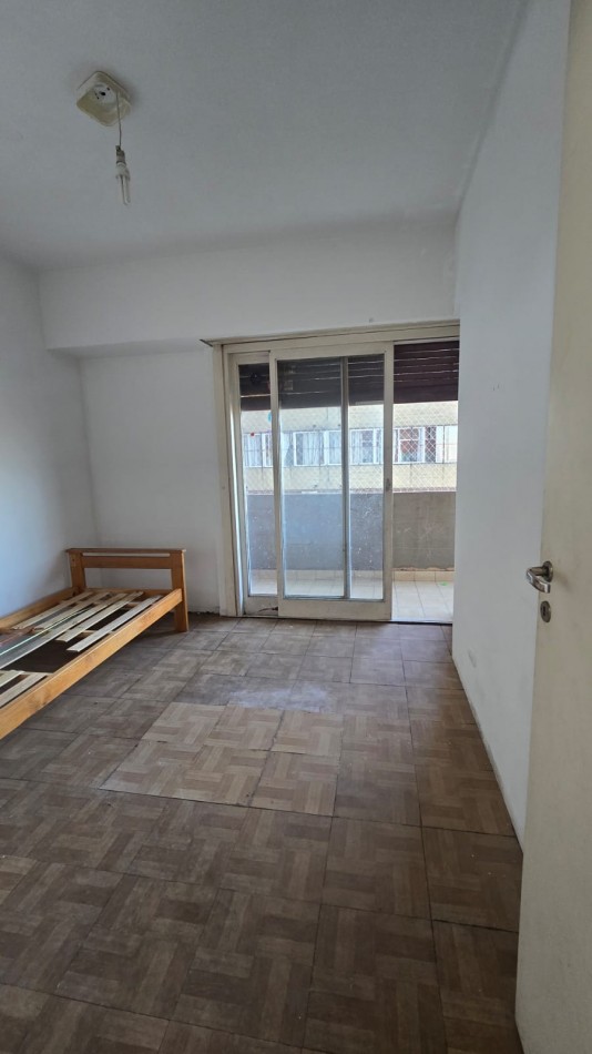 DEPARTAMENTO DE 3 AMBIENTES CON BALCON Y COCHERA
