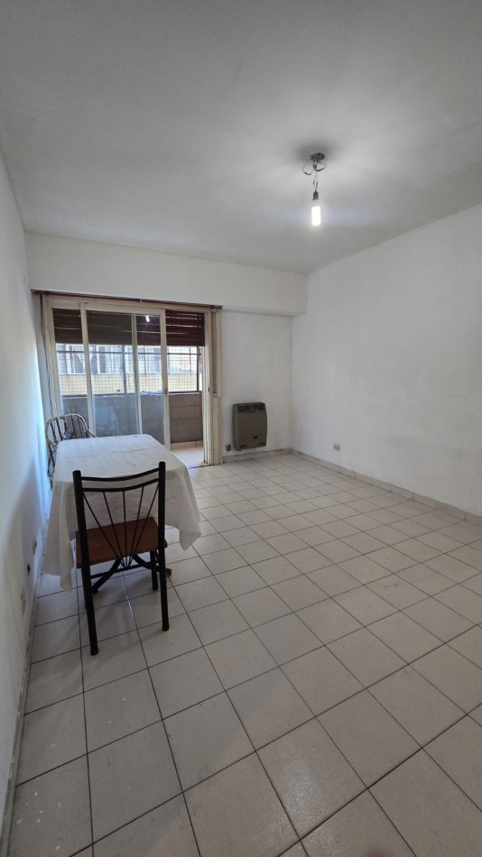 DEPARTAMENTO DE 3 AMBIENTES CON BALCON Y COCHERA