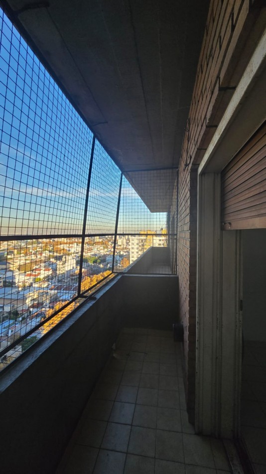 DEPARTAMENTO DE 3 AMBIENTES CON BALCON Y COCHERA