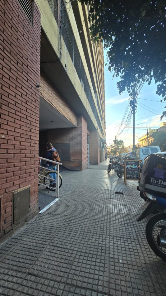 DEPARTAMENTO DE 3 AMBIENTES CON BALCON Y COCHERA