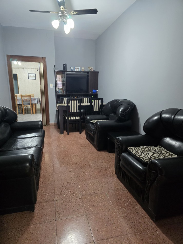 PH de 5 ambientes al frente con entrada independiente + taller/deposito 