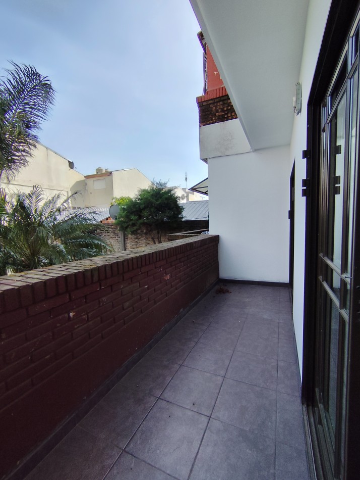 DEPARTAMENTO 2 AMBIENTES, CON BALCON, EDIFICIO CON PISCINA, APTO CREDITO!