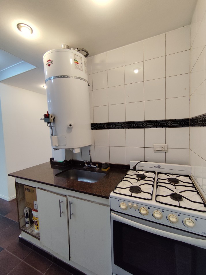 DEPARTAMENTO 2 AMBIENTES, CON BALCON, EDIFICIO CON PISCINA, APTO CREDITO!