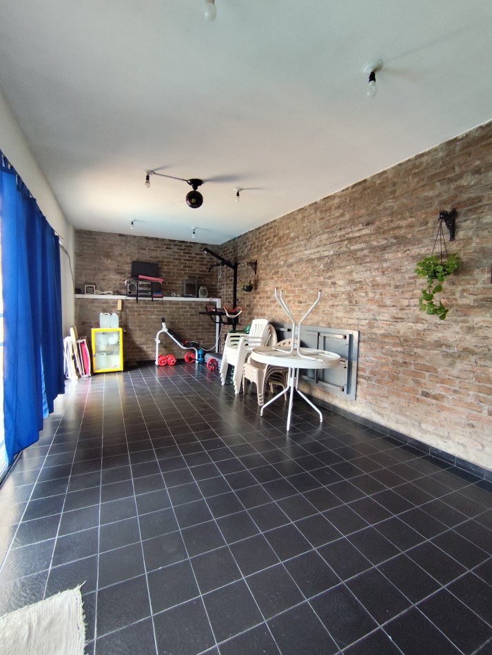 DEPARTAMENTO 2 AMBIENTES, CON BALCON, EDIFICIO CON PISCINA, APTO CREDITO!