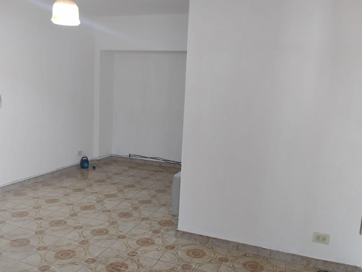 DEPARTAMENTO DE 2 AMB. A 200 MTS DE AV. RIVADAVIA