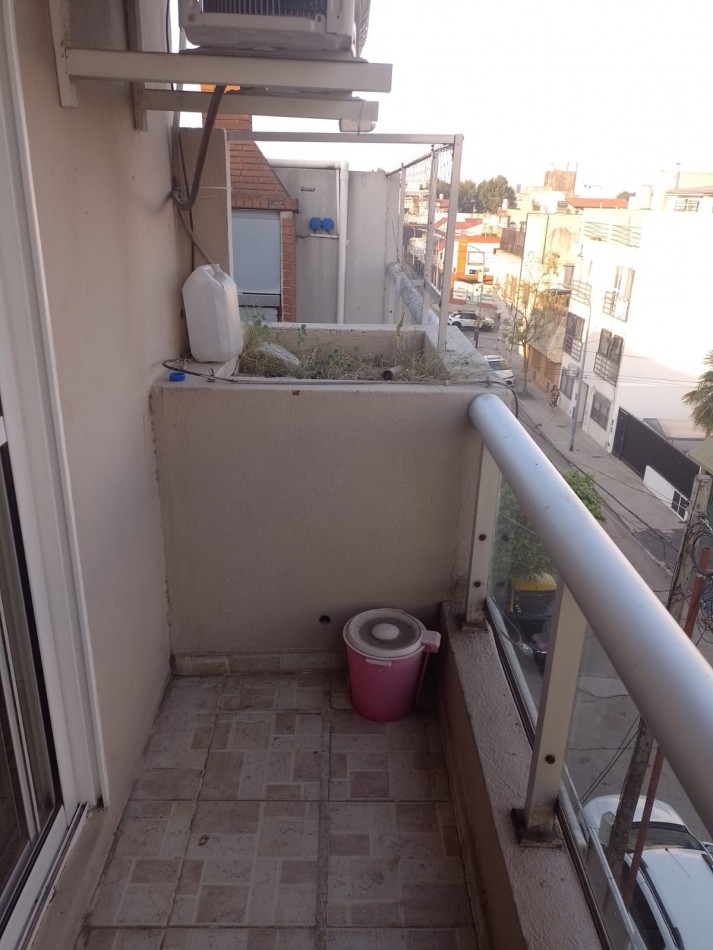 DEPARTAMENTO TIPO DUPLEX DE 4 AMB. PRIMER PISO AL FRENTE