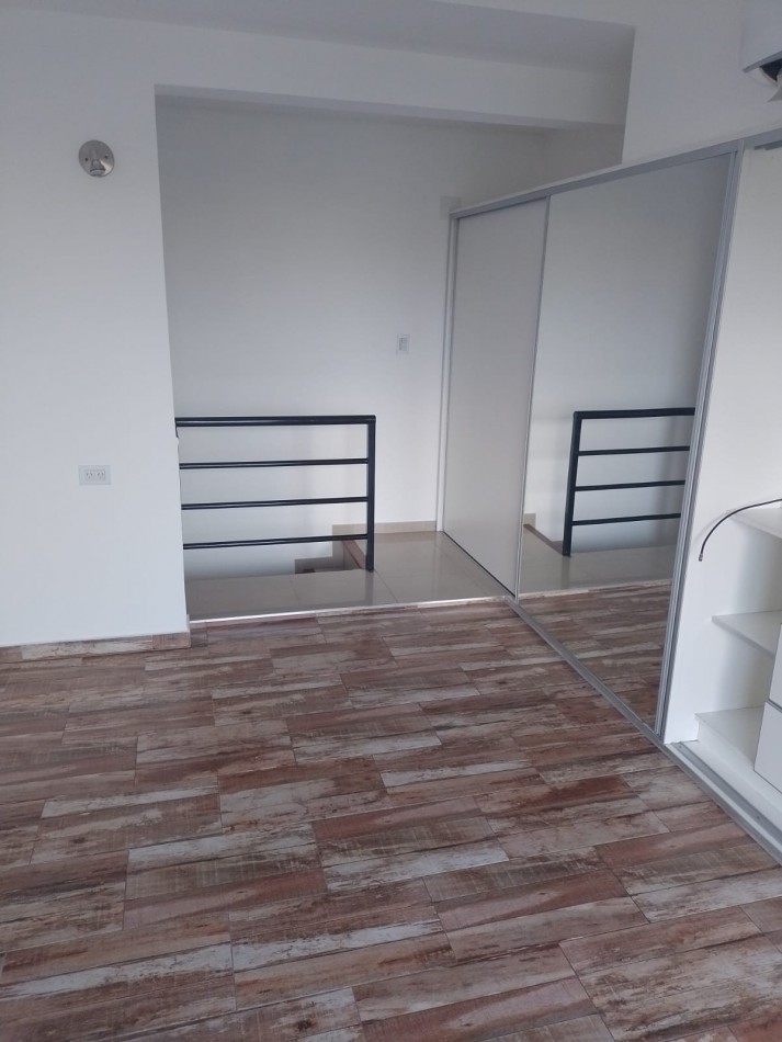 DEPARTAMENTO TIPO DUPLEX DE 4 AMB. PRIMER PISO AL FRENTE