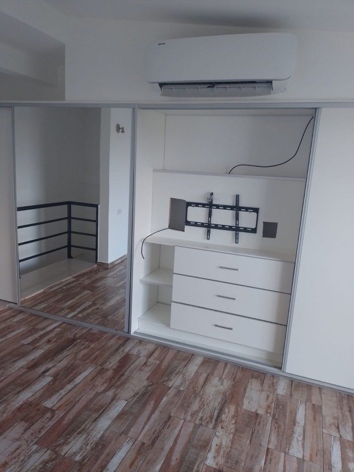 DEPARTAMENTO TIPO DUPLEX DE 4 AMB. PRIMER PISO AL FRENTE