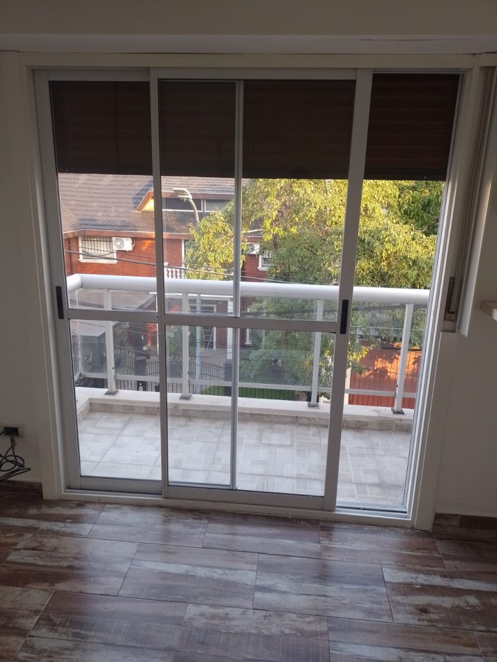DEPARTAMENTO TIPO DUPLEX DE 4 AMB. PRIMER PISO AL FRENTE