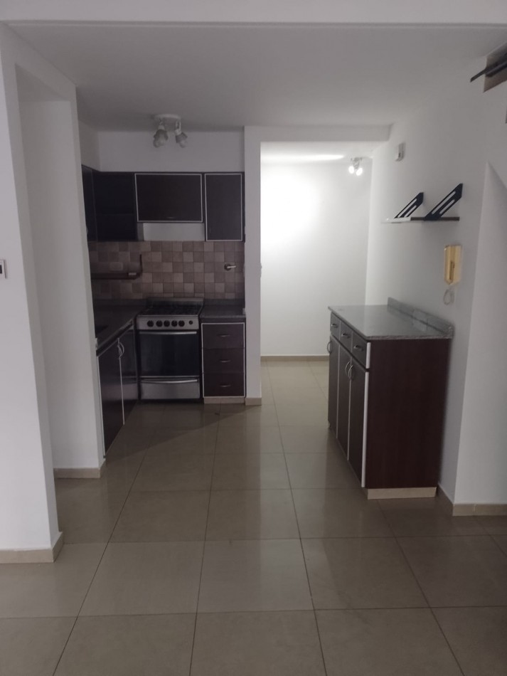 DEPARTAMENTO TIPO DUPLEX DE 4 AMB. PRIMER PISO AL FRENTE