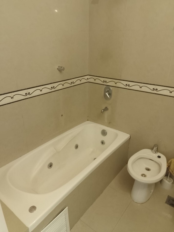 DEPARTAMENTO TIPO DUPLEX DE 4 AMB. PRIMER PISO AL FRENTE