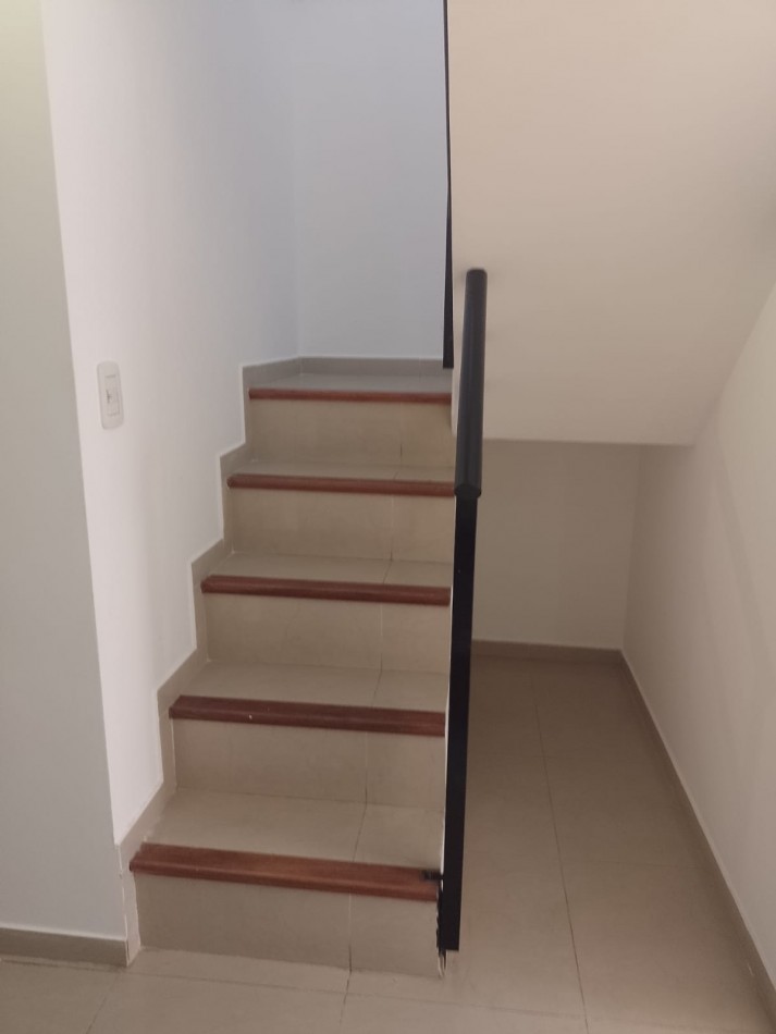 DEPARTAMENTO TIPO DUPLEX DE 4 AMB. PRIMER PISO AL FRENTE