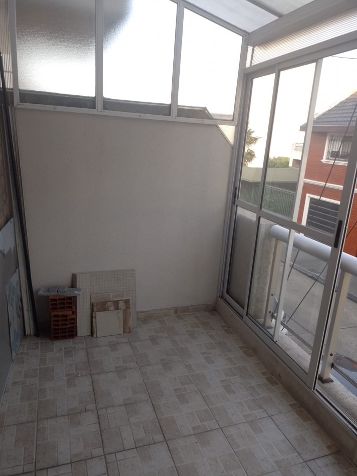 DEPARTAMENTO TIPO DUPLEX DE 4 AMB. PRIMER PISO AL FRENTE