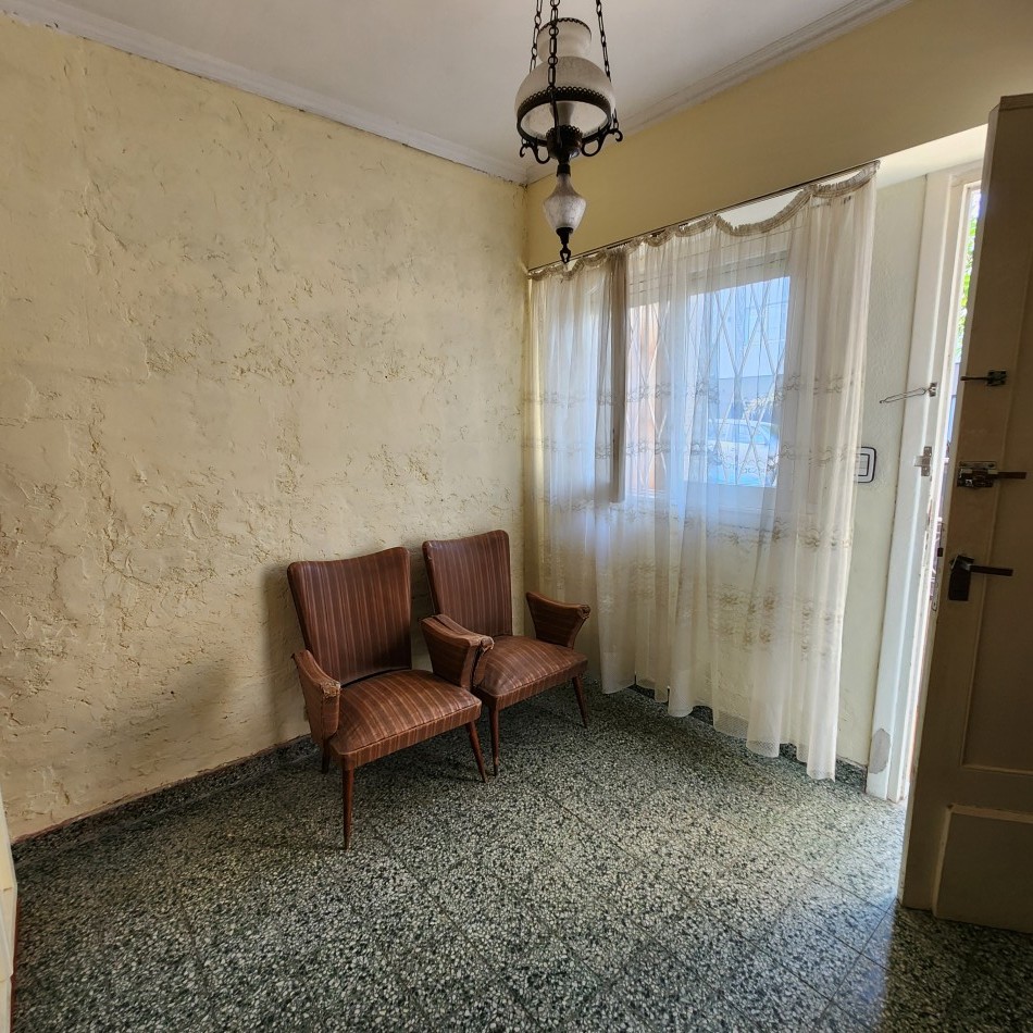 PH de 3 ambientes con patio y terraza.