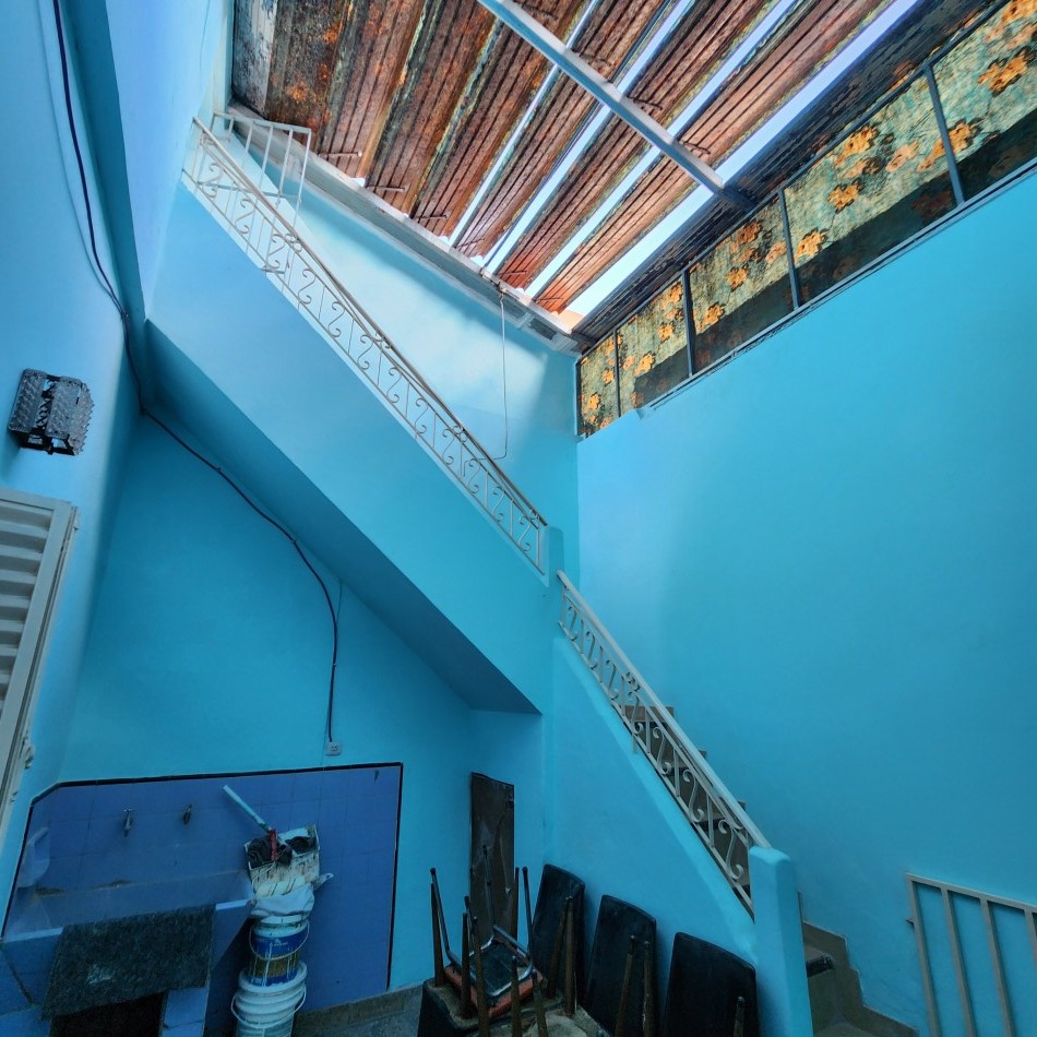 PH de 3 ambientes con patio y terraza.