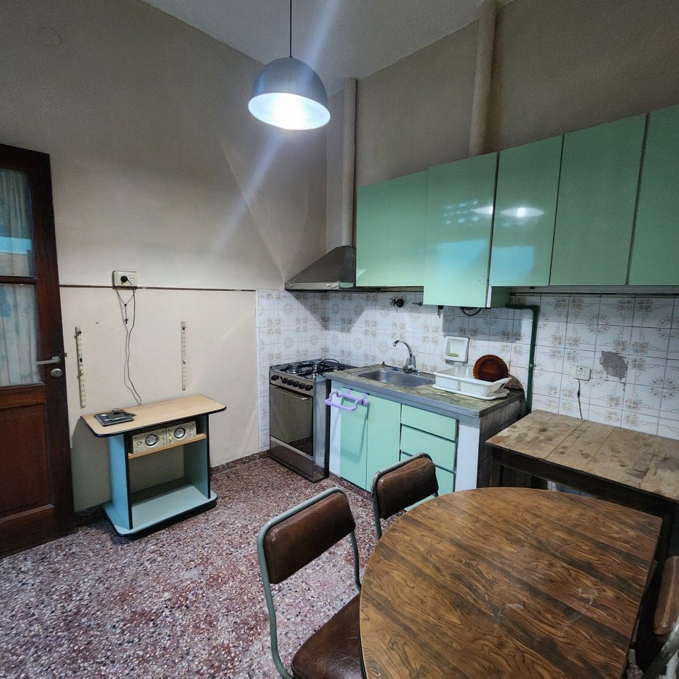 PH de 3 ambientes con patio y terraza.