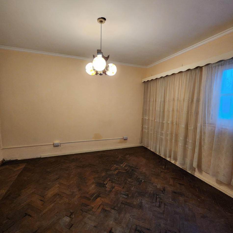 PH de 3 ambientes con patio y terraza.