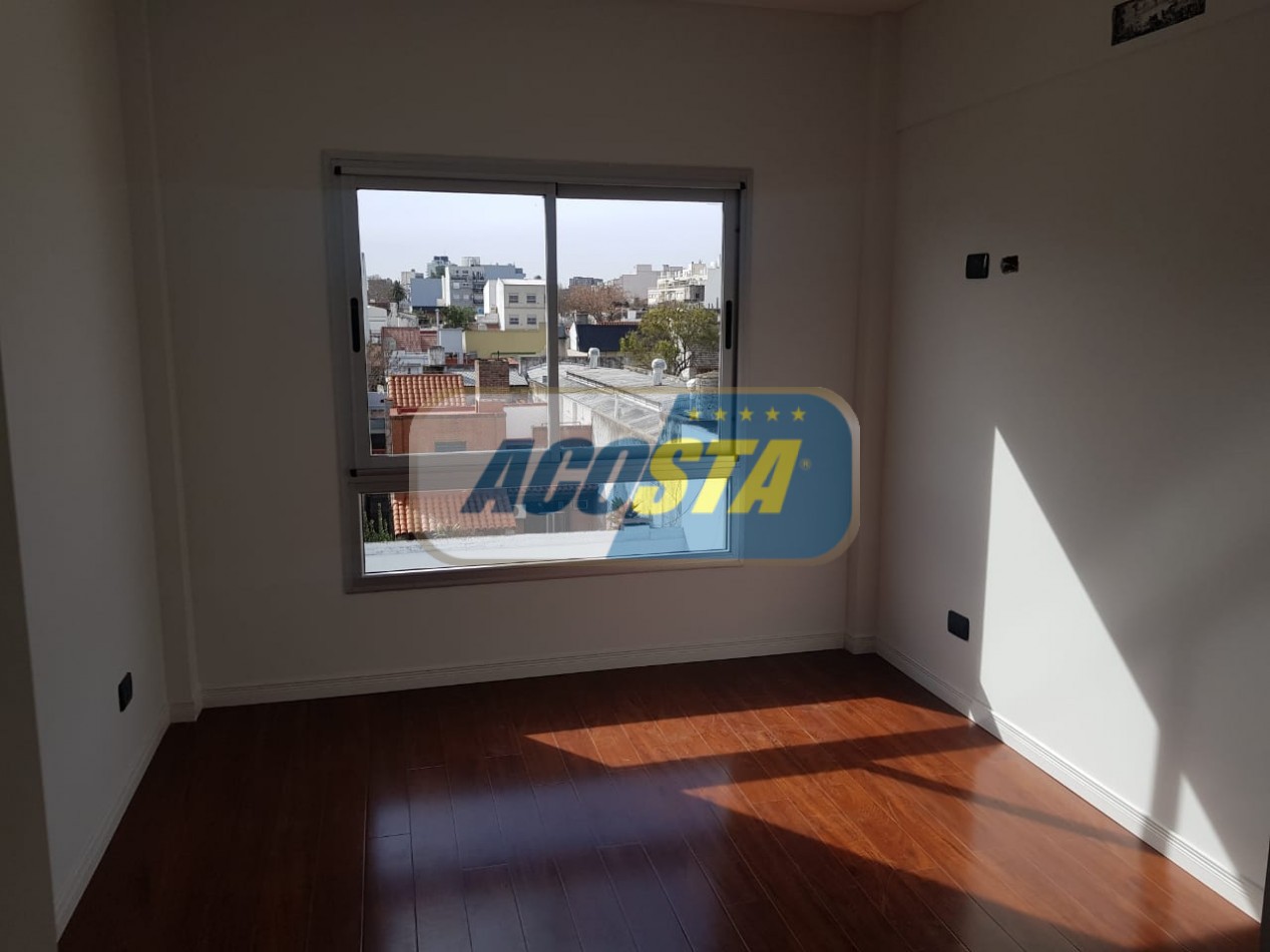 DEPARTAMENTO DE 2 MB. AL C/FTE. CON BALCON Y COCHERA 