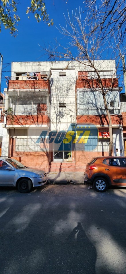DEPARTAMENTO 2 AMBIENTES, A MTS DE AV. RIVADAVIA, OPORTUNIDAD!