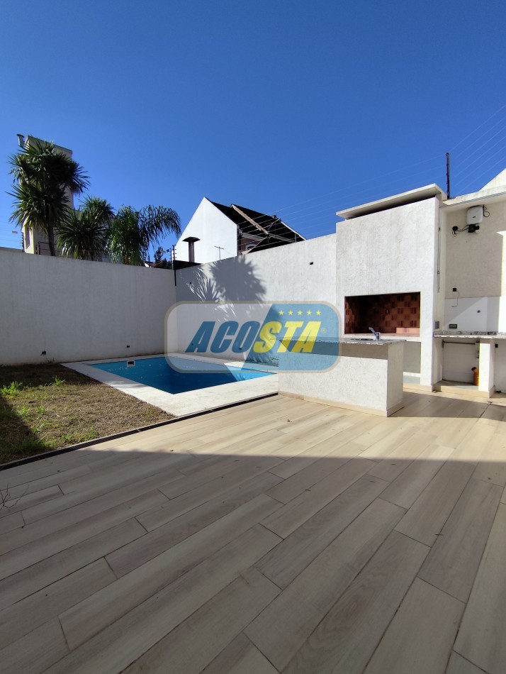 CASA 5 AMBIENTES A ESTRENAR CON JARDIN Y PISCINA, BARRIO NAON, UNICA!!