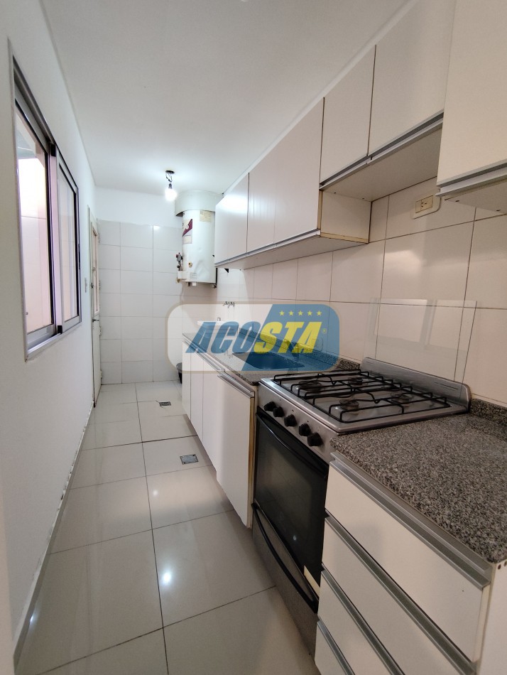 ALQUILER MONOAMBIENTE CON COCHERA Y PATIO, BARRIO NAON