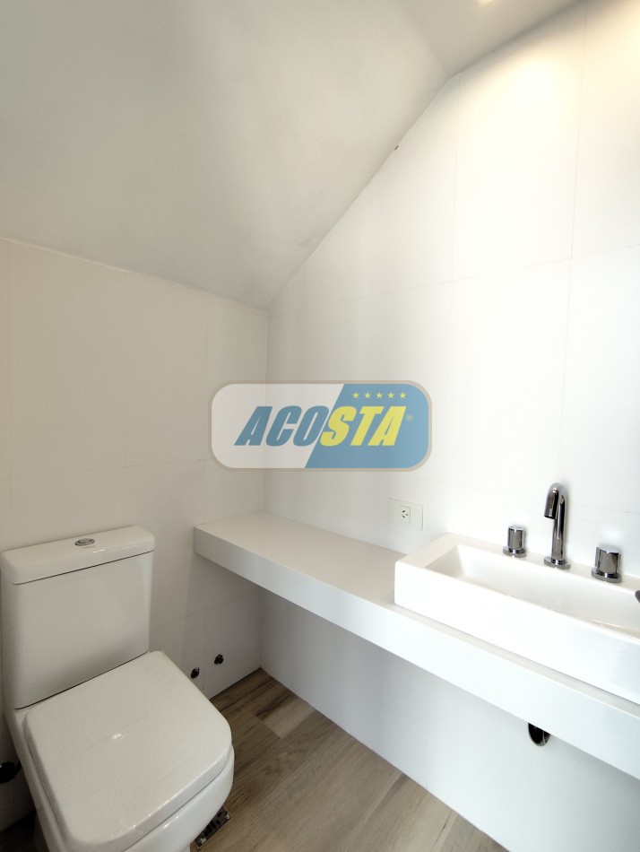 CASA 5 AMBIENTES A ESTRENAR CON JARDIN Y PISCINA, BARRIO NAON, UNICA!!