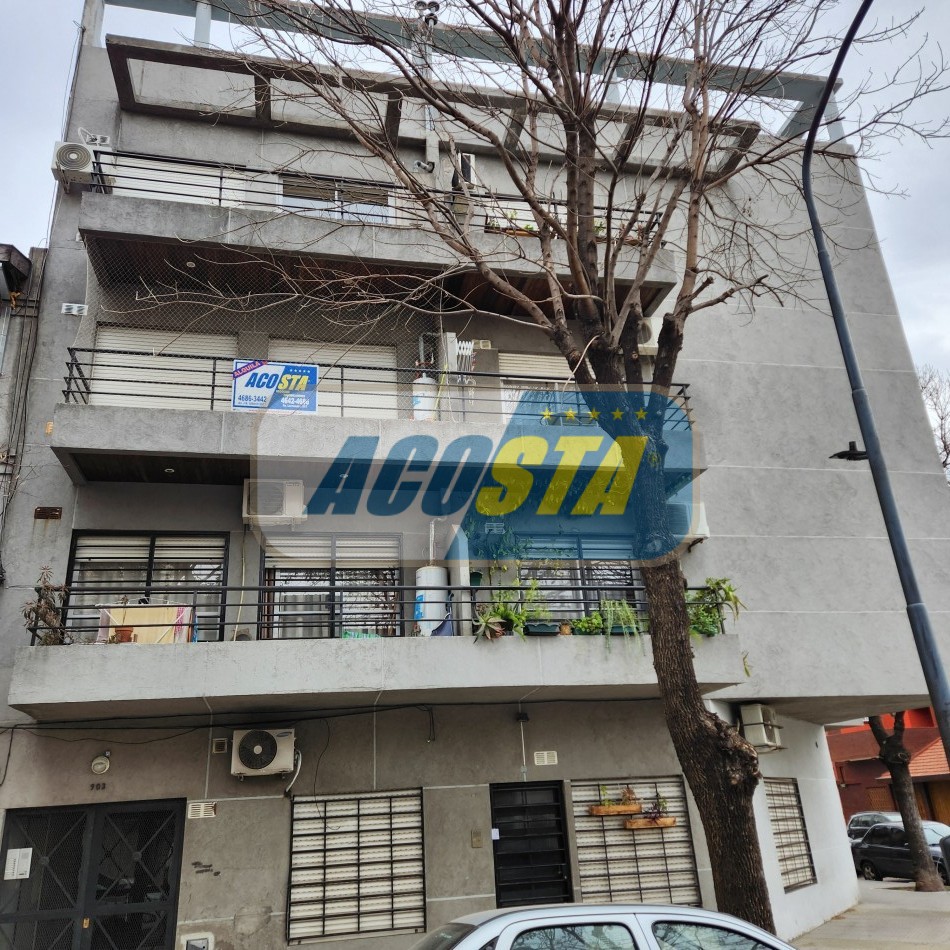 Monoambiente al frente.