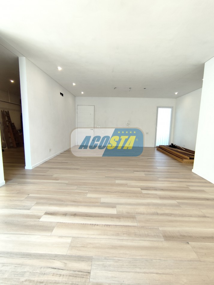 CASA 5 AMBIENTES A ESTRENAR CON JARDIN Y PISCINA, BARRIO NAON, UNICA!!