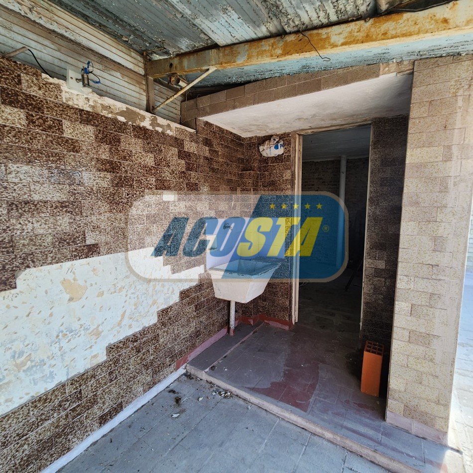 PH de 3 ambientes con patio y terraza.