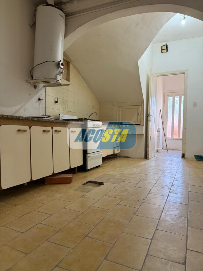 TIPO CASA DE 3 AMBIENTES PLANTA BAJA AL FRENTE