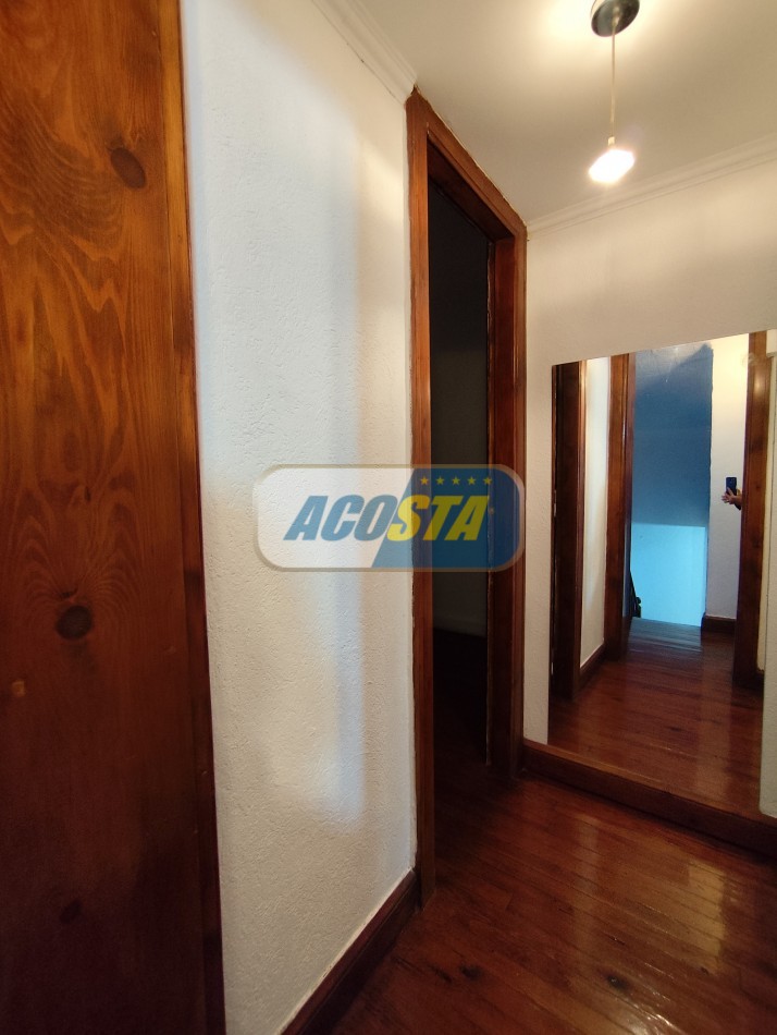 CASA 4 AMB, FRENTE A PARQUE, BARRIO MIL CASITAS REFORMADA.