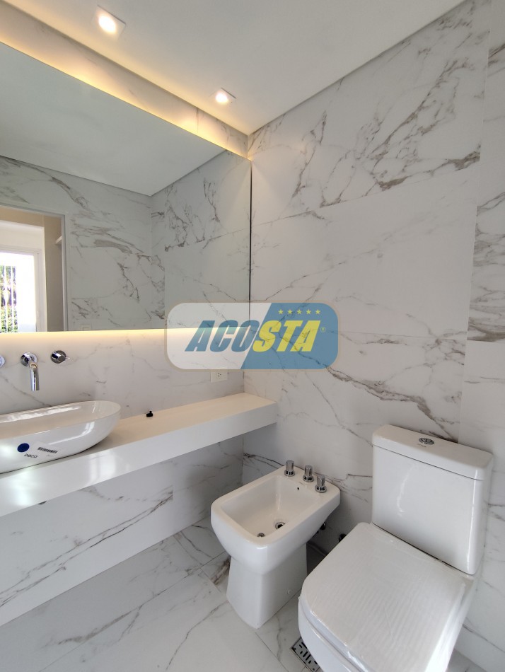 CASA 5 AMBIENTES A ESTRENAR CON JARDIN Y PISCINA, BARRIO NAON, UNICA!!