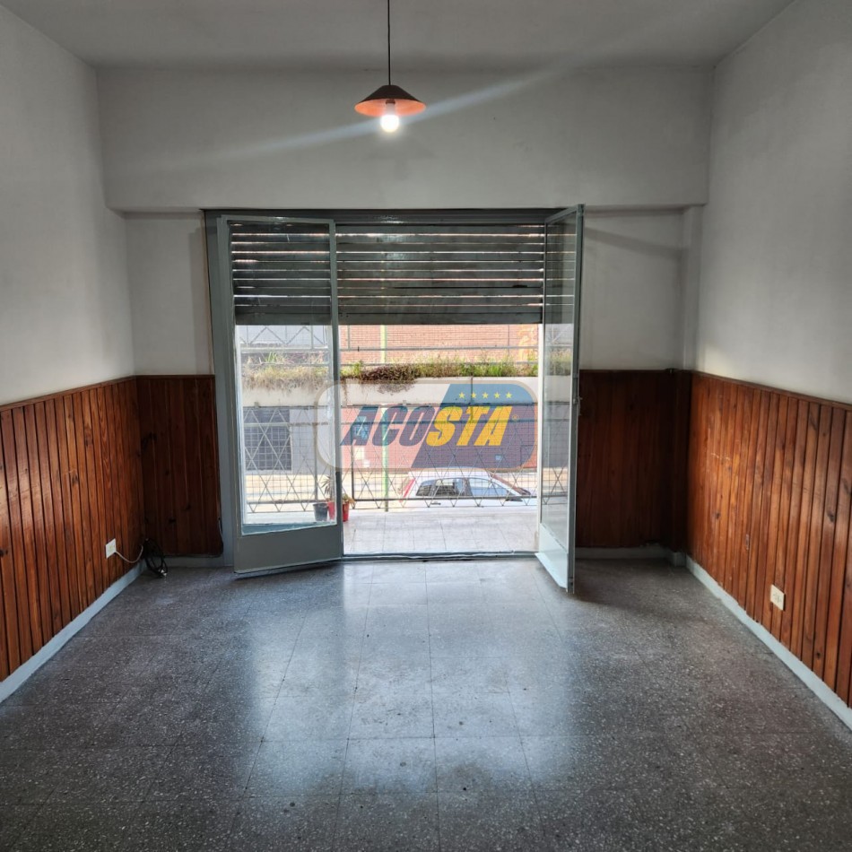 DEPARTAMENTO 4 AMBIENTES, AL FRENTE CON BALCON